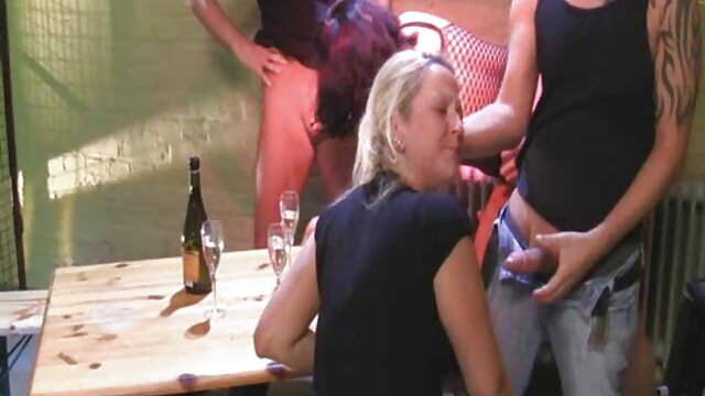 Harti luhur :  Curly-haired darling ngabogaan awak fenomenal jeung alam XXX vidéo sawawa 