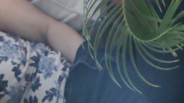 Harti luhur :  A garota vem para receber uma massagem com mais do que apenas uma rakhe nas costas. XXX vidéo sawawa 
