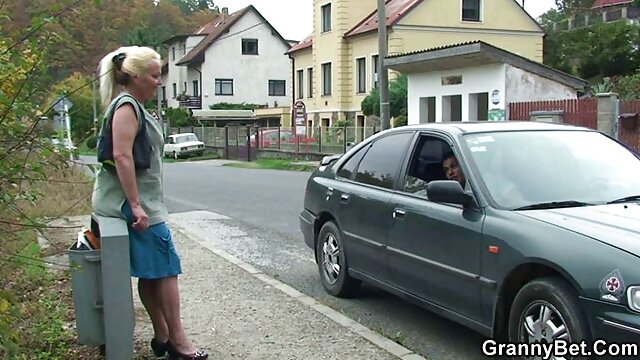 Harti luhur :  Garota morena com um rosto bonito quer um schlong grosso XXX vidéo sawawa 