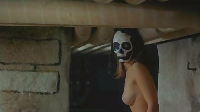 Harti luhur :  Pirang Curly kalawan kneels raray geulis ngabandungan cock dina ranjang XXX vidéo sawawa 