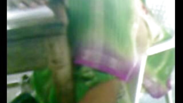 Harti luhur :  Garanhão tatuado traz uma streetwalker morena XXX vidéo sawawa 