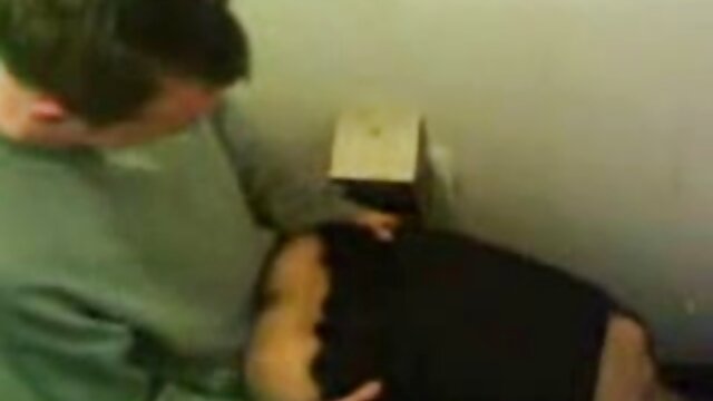 Harti luhur :  Lésbicas se revezam enchendo o buraco umas das outras com brinquedos XXX vidéo sawawa 