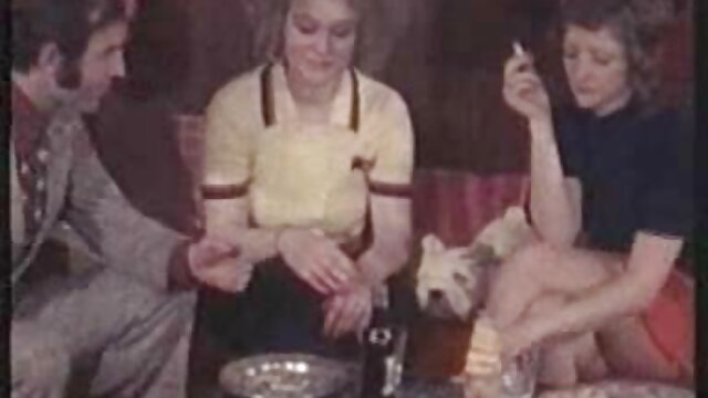 Harti luhur :  Nerdy redhead lebay jeung anally rides diréktur sacara teatstick XXX vidéo sawawa 