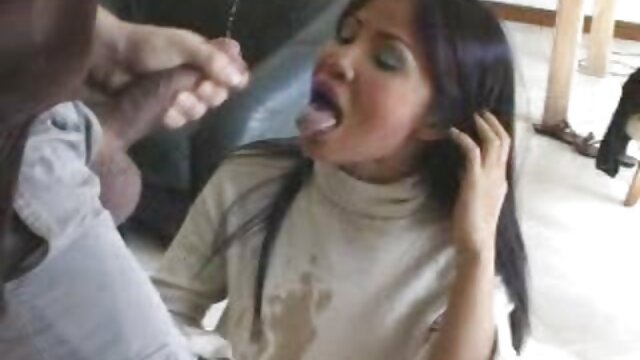 Harti luhur :  Ramping babe poék-haired bakal ravaged ku tukang ledeng nu XXX vidéo sawawa 