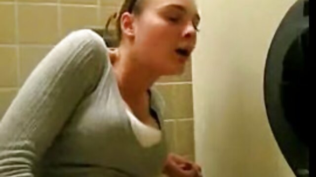 Harti luhur :  Duas garotas bisex estão fazendo sexo a três com aquele cara de sorte XXX vidéo sawawa 