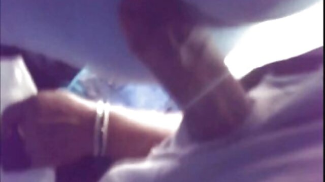 Harti luhur :  Uma garota branca está tendo sua buceta destruída por um tara de negros com tesão XXX vidéo sawawa 