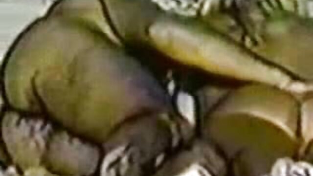 Harti luhur :  Dua harlots ngora bakal méré sakabéh liang maranéhanana pikeun penetrasi XXX vidéo sawawa 