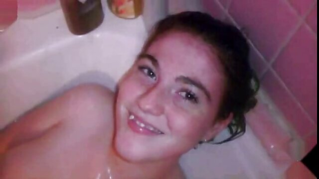 Harti luhur :  Prazeres sujos de adolescentes pendurados em pregos pretos ao lado de uma piscina XXX vidéo sawawa 