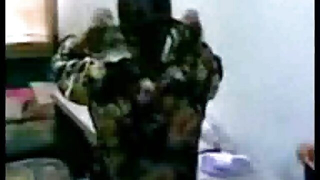 Harti luhur :  A prostituta loira está sendo cercada por flechas ulah tamanho de um monstro XXX vidéo sawawa 