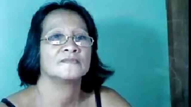 Harti luhur :  A brutamontes latina relaxando no sofá com uma gostosa de cabelos negros XXX vidéo sawawa 