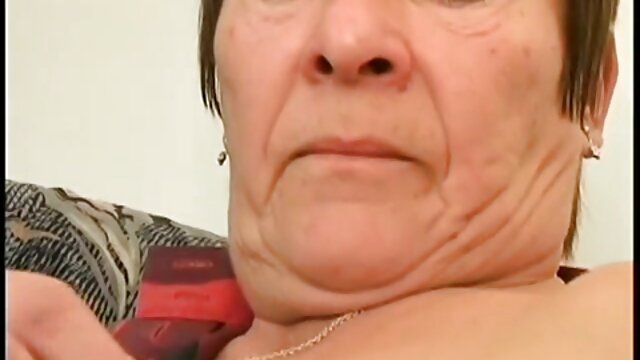 Harti luhur :  Uma adolescente loira pequena recebe uma massagem nomer pés antes de tomar um pandanarum XXX vidéo sawawa 
