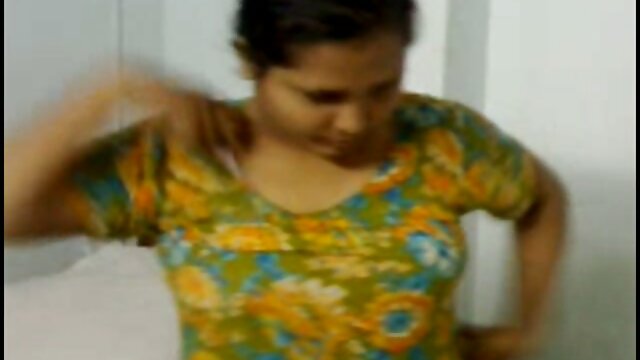 Harti luhur :  Garota loira está sendo penetrada por cara careca XXX vidéo sawawa 