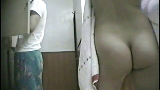Harti luhur :  Cabelo escuro MILF India Summer é fodido em um gangbang quente XXX vidéo sawawa 